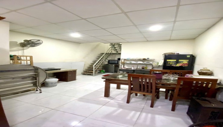 Hàng Hot: Nhà Mặt tiền 1 trệt 1 lửng, 65m2, Ô Tô Ngủ trong nhà CHỈ CÓ 4,9 tỷ. Đường Huỳnh Thị Hai, Quận 12